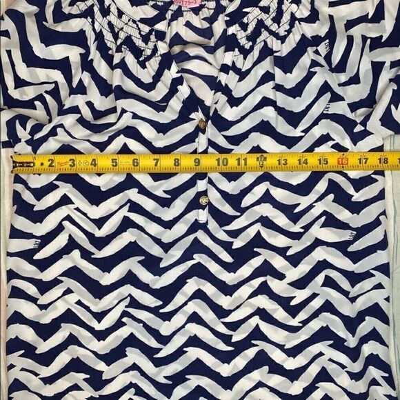 Lilly Pulitzer Elsa Silk Top in Navy & White
Seagull Print - Picture 13 of 16